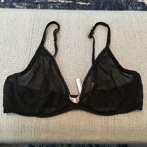 Incredible by Victoria’s Secret Unlined Plunge Lace Bra 38C